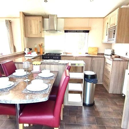 Sand Le Mere Holiday Village Caravan Hire Tunstall  외부 사진