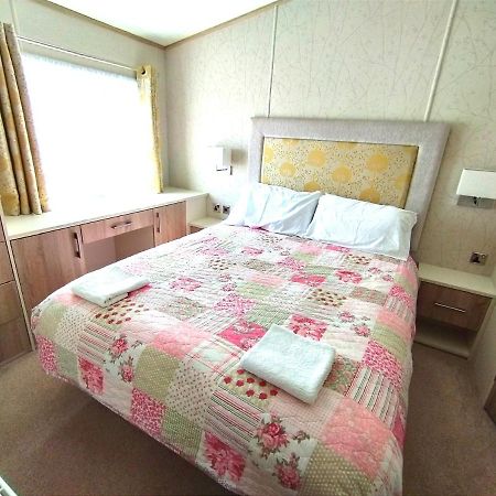 Sand Le Mere Holiday Village Caravan Hire Tunstall  외부 사진