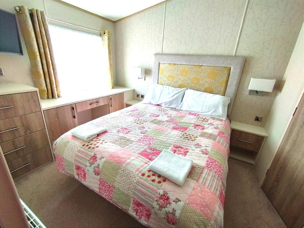 Sand Le Mere Holiday Village Caravan Hire Tunstall  외부 사진