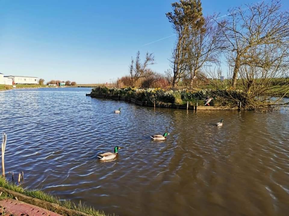 Sand Le Mere Holiday Village Caravan Hire Tunstall  외부 사진